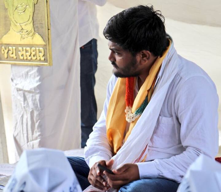 મેડિકલ ચેક-અપમાં હાર્દિકનું રેન્ડમ બ્લડ સુગર 99 આવ્યું હતું. તેની પલ્સ એટલે કે નાડીના ધબકારા 78 તથા બ્લડ પ્રેશર 120/84 બ્લડ આવ્યું હતું. અત્યારે આ બધું નોર્મલ છે. હાર્દિકનું વજન 74.6 કિગ્રા છે. ઉપવાસના બીજા, ત્રીજા અને ચોથા દિવસે પણ મેડિકલ ટીમે હાર્દિકનું ચેકઅપ કર્યુ હતું.