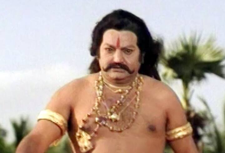 નંદમૂરીએ તેલુગુ સિનેમાં ચાઈલ્ડ આર્ટિસ્ટ તરીકે કામ શરૂ કર્યું હતું. તેણે બે લગ્ન કર્યા હતા. પ્રથમ લગ્નથી બે દીકરા (કલ્યાણ રામ, જાનકી રામ) અને એક દીકરી સુહાસિની છે. બીજા લગ્નથી પણ એક દીકરાનો જન્મ થયો હતો. જે સાઉથ સિનેમાનો પોપ્યુલર સ્ટાર જૂનિયર એનટીઆર છે.