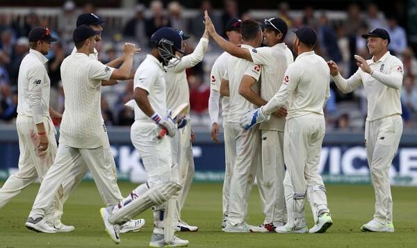 એન્ડરસનની આ ઉપલબ્ધીની ખુબ જ નજીક પહોંચવા પર ગ્લેન મેકગ્રાએ કહ્યું હતું કે, જેમ્સ એન્ડરસનનો મારો રેકોર્ડ તોડવામાં માત્ર થોડા દિવસો જ બાકી છે. જે દિવસે તે આ રેકોર્ડને તોડશે. ત્યારે હું તેને જરૂરથી શુભેચ્છા આપીશ. મને વિશ્વાસ છે કે એક દિવસ તે મારો રેકોર્ડ તોડી નાંખશે અને તેના રેકોર્ડને કોઈ તોડી શકશે નહીં.