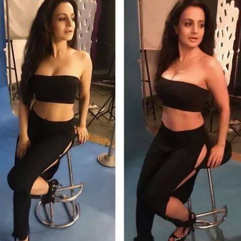 થોડા દિવસો પહેલા અમિષા પટેલે બ્લેક હોટ ડ્રેસમાં ફોટોશૂટ કરાવ્યું હતું જેના કારણે તેને સોશિયલ મીડાયા પર ટ્રોલ કરવામાં આવી હતી. 