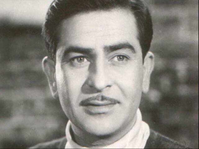  નોંધનીય છે કે આર.કે.સ્ટૂડિયોની સ્થાપના 1948માં રાજકપૂરે કરી હતી. આ સ્ટૂડિયોમાં અનેક ફેમસ ફિલ્મ્સ બની ચૂકી છે. જેમાં ‘આગ’, ‘બરસાત’, ‘આવારા’, ‘જીસ દેશ મેં ગંગા બહતી હૈ’, ‘શ્રી 420’, ‘મેરા નામ જોકર’નો સમાવેશ થાય છે. આ ઉપરાંત ઋષિ કપૂર અને ડિમ્પલ કપાડિયા ડેબ્યૂ ફિલ્મ ‘સત્યમ શિવમ સુંદરમ’, ‘પ્રેમ રોગ’, ‘રામ તેરી ગંગા મૈલી’ જેવી આઈકોનિક ફિલ્મ પણ બની હતી.