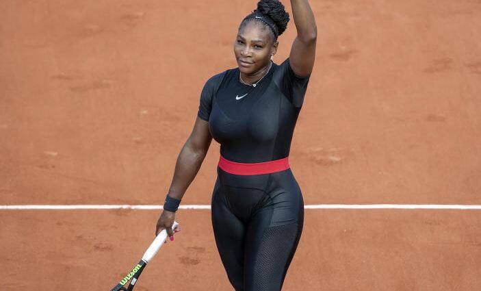 ડબલ્યુટીઓ મુજબ મહિલા ખેલાડી કોર્ટ પર ડ્રેસ બદલી શકતી નથી, પરંતુ પુરુષ ખેલાડીઓને આ નિયમ લાગુ પડતો નથી. આ પહેલા ફ્રેન્ચ ઓપન સાથે સંકળાયેલા અધિકારીઓ દ્વારા પર કડક નિયમ બનાવીને સેરેના વિલિયમ્સના કેટ ડ્રેસ પર પ્રતિબંધ મુકી દેવામાં આવ્યો હતો.