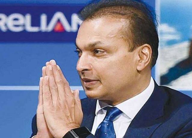 આરોપોને પાયાવિહોણા અને દુર્ભાગ્યપુર્ણ ગણાવતાં અનિલ અંબાણીએ કહ્યું કે, સત્યની જીત થશે. તેમણે કહ્યું કે, જે આરોપો લગાવવામાં આવી રહ્યા છે તે દુર્ભાગ્યપૂર્ણ, સ્વાર્થપૂર્ણ અને હરિફ કંપનીઓ દ્વારા પ્રેરિત છે. અંબાણીને મીડિયાએ પૂછ્યું હતું કે, રાફેલ ડીલ મામેલ તેમની કંપનીએ 5000 કરોડ રૂપિયાના માનહાનિ મામલે કોંગ્રેસ અધ્યક્ષને અલગ કેમ રાખ્યાં ? જેના જવાબમાં અંબાણીએ કહ્યું, “મેં વ્યક્તિગ રૂપે રાહુલ ગાંધીને પત્ર લખ્યો અને તેમને કહ્યું કે કોંગ્રેસ પાસે ખોટી અને ધ્યાન ભટકાવનારી માહિતી છે. જે દુર્ભાગ્યપૂર્ણ અને હરિફ કંપનીઓ પ્રેરિત છે.”