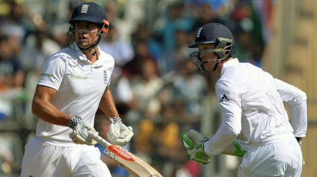 સાઉથમ્પટનઃ ભારત અને યજમાન ઈંગ્લેન્ડ વચ્ચે રમાનારી ચોથી ટેસ્ટમાં ઈંગ્લેન્ડે ટોસ જીતીને પ્રથમ બેટિંગનો નિર્ણય લીધો હતો. ઈંગ્લેન્ડની ટીમ પ્રથમ ઈનિંગમાં 246 રને ઓલ આઉટ થઈ ગઈ હતી. ઈંગ્લેન્ડ તરફથી સૈમ કુરેને સૌથી વધારે 78 રન બનાવ્યા હતા. ટીમ ઈન્ડિયા તરફથી જસપ્રીત બુમરાહે સૌથી વધારે 3 વિકેટ ઝડપી હતી. ઈંગ્લેન્ડની શરૂઆત ખરાબ રહી હતી. ઇંગ્લેન્ડે એકસમયે 36 રનમાં 4 વિકેટ ગુમાવી દીધી હતી. અલી 40 રન બનાવી આઉટ થયો હતો. બેન સ્ટોક્સ 23, બટલર 21 રન, જેનિંગ્સ શૂન્ય રને આઉટ થયો હતો. એલિસ્ટર કુક 17 રને આઉટ થયો હતો. રૂટ 4 રને ઇશાંત શર્માનો શિકાર બન્યો હતો. ભારત પ્રથમ બે ટેસ્ટ હારી ગયું હતું પરંતુ નોટિંઘમમાં રમાયેલી ત્રીજી ટેસ્ટમાં ઐતિહાસિક જીત મેળવી હતી. ભારતીય ટીમમાં કોઈ ફેરફાર કરવામાં આવ્યો નથી.