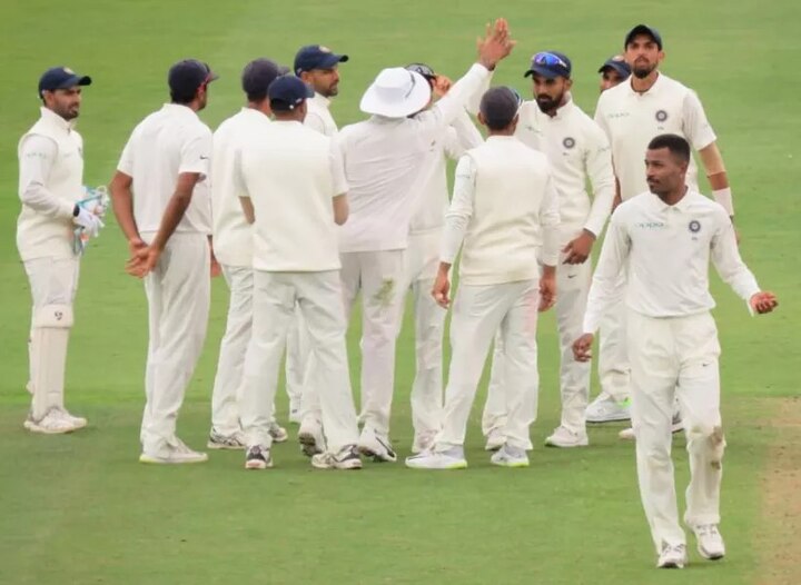 કોહલીએ પત્રકારોને કહ્યું કે, ચોથી ટેસ્ટ રમવા માટે દરેક ખેલાડી ફીટ છે. અશ્વિન પણ સારો થઇ ગયો છે. તેને કાલે પ્રેક્ટિસ પણ કરી. કોહલીએ કહ્યું કે, હંમેશા સતત ફેરફાર નથી કરાયા, કેટલીક વખત ઇજાના કારણે આવું બની શકે છે. પણ આ બન્ને રમતનો ભાગ છે. હવે અમને પરિસ્થિતિઓને જોતા લાગે છે કે હવે ટીમમાં કોઇ ફેરફારની જરૂર નથી રહી.