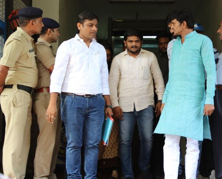 આ પછી કોર્ટે કહ્યું કે, 14 સપ્ટેમ્બરના રોજ તમામને હાજર રહેવું પડશે. કોઈના પણ બહાના ચલાવી લેવામાં આવશે નહીં.