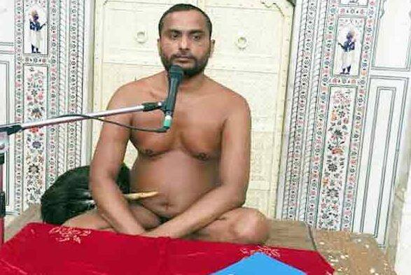 સીકરઃ જૈન મુનિ વિશ્રાંત સાગરે વિવાદિત નિવેદન આપ્યું છે. તેમણે દેશભરની છોકરીઓને વસ્તુ ગણાવી છે અને તેમને સંયમિત રહેવાની સલાહ આપી છે. આ ઉપરાંત ગુનાઓની ઘટનામાં 95 ટકા છોકરીઓ જ જવાબદાર હોવાનું પણ કહ્યું છે.