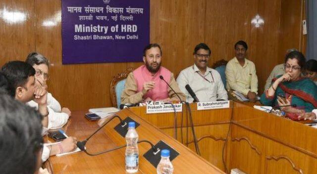  આ પ્રેક્ટિસ સેન્ટરો પર થનારી મોક પરીક્ષાઓમાં સ્લોટ મેળવવા માટે વિદ્યાર્થીઓએ મોબાઈલ એપ અથવા નેશનલ ટેસ્ટિંગ એજન્સીની સત્તાવાર વેબસાઈટ પર દ્વારા રજિસ્ટર કરાવવાનું રહેશે. રજિસ્ટર્ડ વિદ્યાર્થીઓને જ મોક પરીક્ષામાં બેસવાની તક મળશે. પરિણામ આવ્યા બાદ સેન્ટરના ટીચર વિદ્યાર્થીઓને તેની ભૂલ સમજાવશે અને તેને સુધારવામાં મદદ કરશે. 