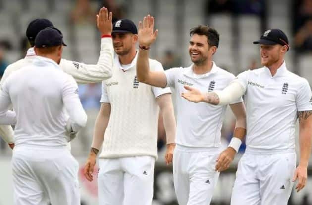 ચોથી ટેસ્ટ માટે ઈંગ્લેન્ડની ટીમઃ એલિસ્ટર કૂક, જેનિંગ્સ, જો રૂટ, જોની બેયર્સ્ટો, બેન સ્ટોક્સ, જોસ બટલર, મોઇન અલી, સેમ કરન, આદિલ રશીદ, ક્રિસ બ્રૉડ અને જેમ્સ એન્ડરસન.