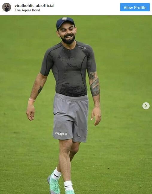 વિરાટ કોહલી જ્યારે જાડેજાનું પાછળથી કપડુ ખેચી રહ્યો હતો ત્યારે તેની પેન્ટ પણ ઉતરી ગઇ હતી. આ તસવીર સોશિયલ મીડિયા પર વાયરલ થઇ રહી છે.