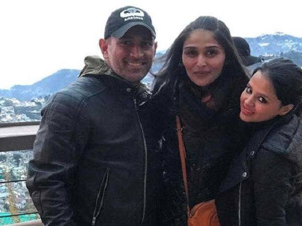 અંગ્રેજી મીડિયાના રિપોર્ટ અનુસાર, જયરામ ઠાકુરે કહ્યં કે મેં કોંગ્રેસના નેતાઓનું નિવેદન વાંચ્યું છે. તેમના દ્વારા ધોનીને સ્ટેટ ગેસ્ટ બનાવવાનો વિરોધ કરવો દૂર્ભાગ્યપૂર્ણ છે. મહેન્દ્ર સિંહ ધોની એક આંતરરાષ્ટ્રીય હસ્તી છે, આવામાં જો તે અમારા ત્યાં આવે છે તો અમારા ટૂરિઝમને ફાયદો થશે. તે કોઇ પાર્ટીના નથી, શું આપણે તેને સન્માન નથી આપી શકતા.