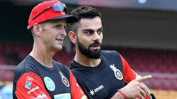 મુંબઇઃ ઇન્ડિયન પ્રીમિયર લીગ (IPL)ની ટીમ રૉયલ ચેલેન્જર્સ બેગ્લુંરુએ ભારતીય ટીમના પૂર્વ કૉચ ગેરી કસ્ટર્નને પોતાનો મુખ્ય હેડ કૉચ તરીકે નિયુક્ત કર્યો છે. કર્સ્ટન પૂર્વ કૉચ ડેનિયલ વિટ્ટોરીનું સ્થાન લેશે. 
