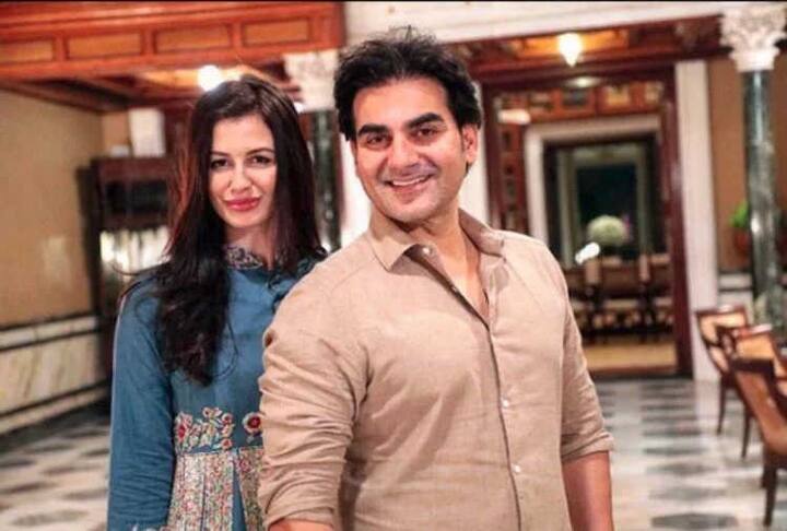 નોંધનીય છે કે, મલાઇકા, અર્જૂનથી 12 વર્ષ મોટી છે અને તેને 15 વર્ષનો પુત્ર અરહાન પણ છે. એક ઇન્ટરવ્યૂમાં મલાઇકાએ અર્જૂનની સાથે પોતાના સંબંધને લઇને કહ્યું હતું કે, અર્જૂન મારો ખુબ સારો મિત્ર છે, પણ લોકો અમારા સંબંધને ખોટી રીતે જુએ છે.'