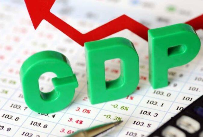 અગાઉ 2017માં છેલ્લા ત્રણ મહિનામાં વિકાસ દર 7.7 ટકા નોંધાયો હતો. ચાલુ વર્ષે એપ્રિલથી જૂનમાં દેશનું અર્થતંત્ર 8.2 ટકાના દરથી આગળ વધ્યાનું સામે આવ્યું છે.