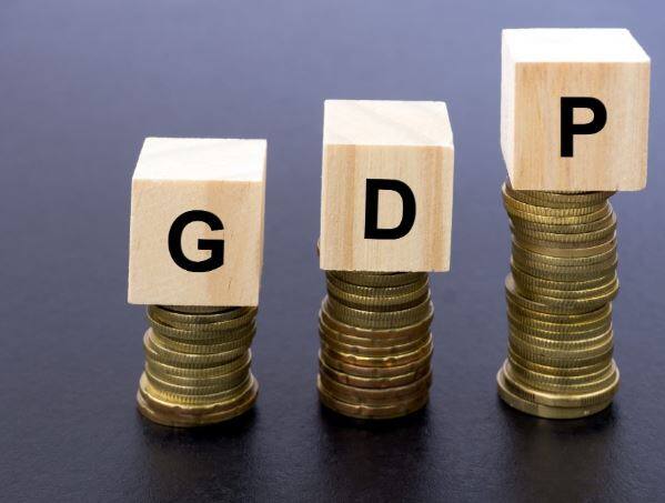 એપ્રિલ-જૂનમાં મેન્યુફેકચરિંગ અને કન્સ્ટ્રકશન સેકટરનો ગ્રોથથી ઘણો જ ફાયદો મળ્યો. મેન્યુફેકચરિંગમાં વિકાસ દર 13.5% અને કન્સ્ટ્રકશનમાં 8.7% રહ્યો. માઈનિંગ સેકટરમાં 0.1% અને એગ્રીકલ્ચરમાં 5.3 ટકા ગ્રોથ નોંધાયો. ફાયનાન્સિયલ સર્વિસ સેકટર 6.5 ટકાના રેટે વધ્યો. એપ્રિલ-જૂન તિમાહીમાં કૃષિ ક્ષેત્રનો ગ્રોથ 4.5 ટકા વધીને 5.3 ટકા રહ્યો છે. એપ્રિલ-જૂન તિમાહીમાં મેન્યુફેક્ચરિંગ સેક્ટરનો ગ્રોથ 9.1 ટકાથી વધીને 13.5 ટકા રહ્યો છે.