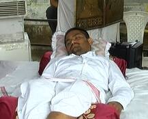 અમદાવાદઃ ત્રીજા દિવસે હાર્દિક પટેલે પીધું પાણી, જાણો કોણે પીવડાવ્યું પાણી