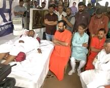 અમદાવાદઃ ત્રીજા દિવસે હાર્દિક પટેલે પીધું પાણી, જાણો કોણે પીવડાવ્યું પાણી