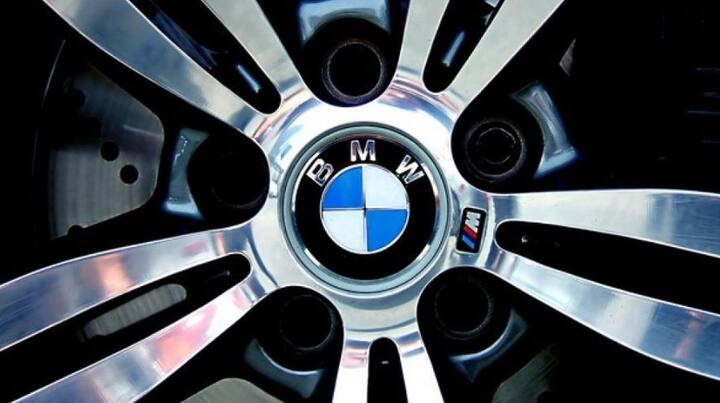 ડોન ન્યૂઝ પેપરના અહેવાલ મુજબ આ મોંઘીદાટ ગાડીઓમાં આઠ બીએમડબલ્યુ સામેલ છે. જેમાંથી ત્રણ 2014નાં મોડલની છે. ત્રણ 5000 સીસીની એસયુવી અને બે 2016ના મોડલની 3000 સીસીની એસયુવી છે.