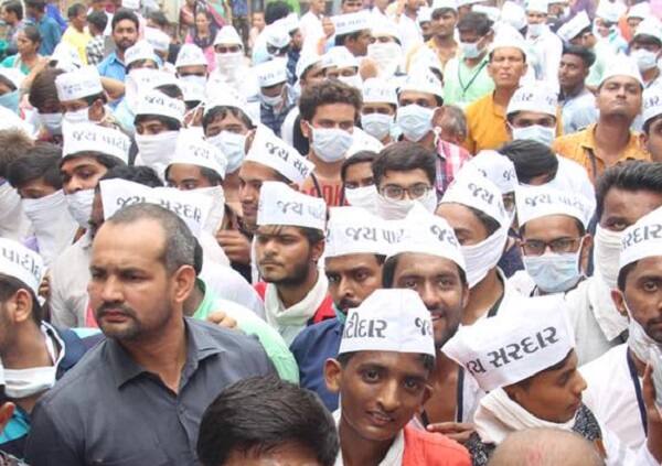 આ દરમિયાન પાટીદાર અનામત આંદોલનમાં સક્રિય ભુમિકા ભજવનાર હિંમતનગર તાલુકાના ગઢોડા ગામના પાટીદારોએ હાર્દિકના સર્મથનમાં ગઢોડાથી અમદાવાદ સુધીની પદયાત્રાનું આયોજન કર્યું છે. જેમાં અન્ય ગામોના પાટીદારોને જોડાવા માટે આહ્વાન પણ કરવામાં આવ્યું છે. આ પદયાત્રામાં કિસાનોના દેવા માફી અંગે અન્ય પ્રજામાં જાગૃતી આવે તે આશયથી પદયાત્રાના રૂટ દરમિયાન પદયાત્રીઓ સુત્રોચ્ચાર પણ કરશે.