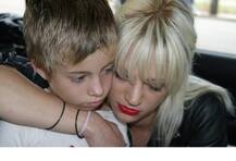 જાતિય શોષણનો આક્ષેપ કરનારી એક્ટ્રેસે પોતે 17 વર્ષના છોકરાનું શોષણ કરીને માણેલું સેક્સ, જાણો કઈ રીતે બાંધેલો સંબંધ?