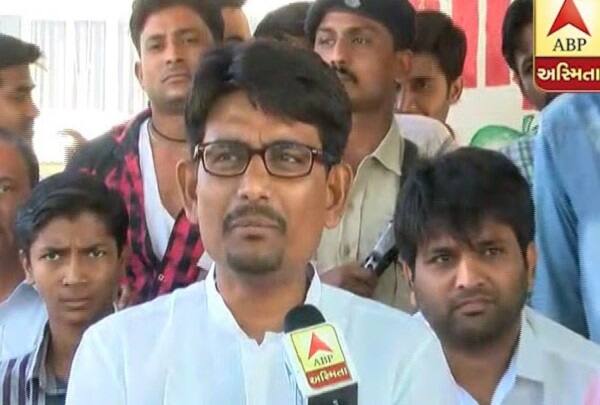 અલ્પેશ ઠાકોરે નરેન્દ્ર મોદીના વખાણ કરતા કહ્યું હતું કે, હું વડાપ્રધાન નરેન્દ્ર મોદીને પણ પસંદ કરું છું. અલ્પેશના આ નિવેદનથી પ્રદેશ પ્રભારી રાજીવ સાતવ ના ખુશ જોવા મળ્યા હતાં. જોકે પીએમ મોદીના વખાણને લઈને રાજીવ સાતવે કોઈ નિવેદન કર્યું નહતું. જ્યારે બુધવારે સાંજે પ્રભારી રાજીવ સાતવે અલ્પેશ ઠાકોરને ગાંધીનગર સર્કિટ હાઉસ મુલાકાત માટે બોલાવ્યા હતા.