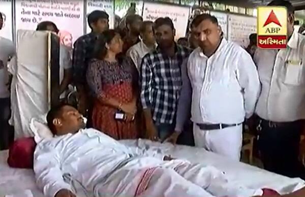 લાલજી પટેલના આ નિવેદનના પગલે હવે હાર્દિકના આમરણાંત ઉપવાસને એસપીજીનો પણ ટેકો છે તે સ્પષ્ટ થઈ ગ.યું છે. જેના કારણે સરકાર પર ભીંસ વધશે તેમ મનાઈ રહ્યુ છે. અન્ય આગાવેના પણ હાર્દિકને મળી રહ્યા છે તે જોતાં હાર્દિકનું ઉપવાસ આંદોલન વધારે વેગ પકડશે તેવુ લાગી રહ્યું છે.