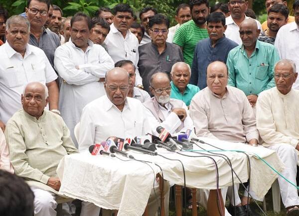 જેરામભાઈ પટેલે ભાજપ સરકારની ટીકા કરતાં કહ્યું કે, સરકારે બિન અનામત આયોગની રચના કરી છે પણ હજુય પાણીદારોના ઘણા પ્રશ્નો ઉકેલાયા નથી. તેમણે ઉમેર્યું કે, ભાજપ સરકારે પાટીદારોની લાગણી સમજવી જોઈએ અને આ પ્રશ્નોનો ઉકેલ લાવવા માટે પ્રયાસ કરવો જોઈએ.