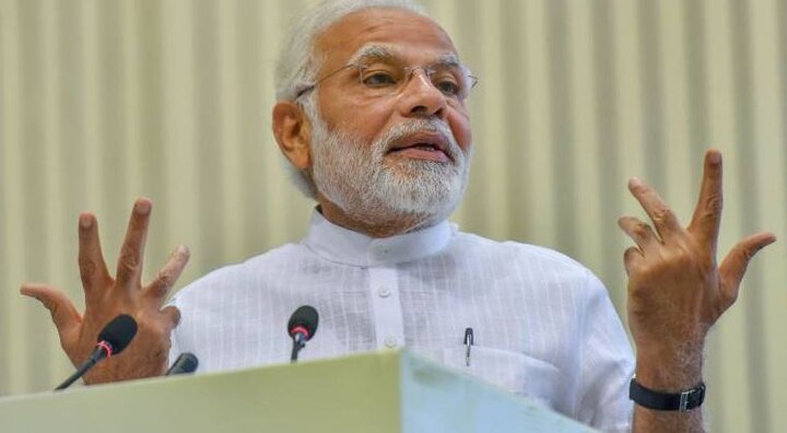 નવી દિલ્હીઃ મોદી સરકાર દ્વારા લાગુ કરવામાં આવેલી નોટબંધી પર તાજેતર એક અહેવાલ આવ્યો હતો. આ અહેવાલમાં જે માહિતી સામે આવી હતી તેના પડઘા હજુ શમ્યા નથી ત્યાં જ વડાપ્રધાન મોદીની આર્થિક સલાહકાર સમિતિના સભ્ય શમિકા રવિએ નોટબંધી પ્રક્રિયા લાગુ કરવાની રીત પર સવાલ ઉઠાવ્યા છે.