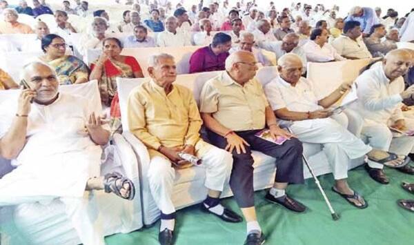 આ ઉપરાંત હરિદ્વારની જેમ અંબાજી ખાતે પાંચેક કરોડના ખર્ચે નવું વિશ્રાંતિગૃહ બનાવવા કાર્યવાહી શરૂ કરવામાં આવી છે.