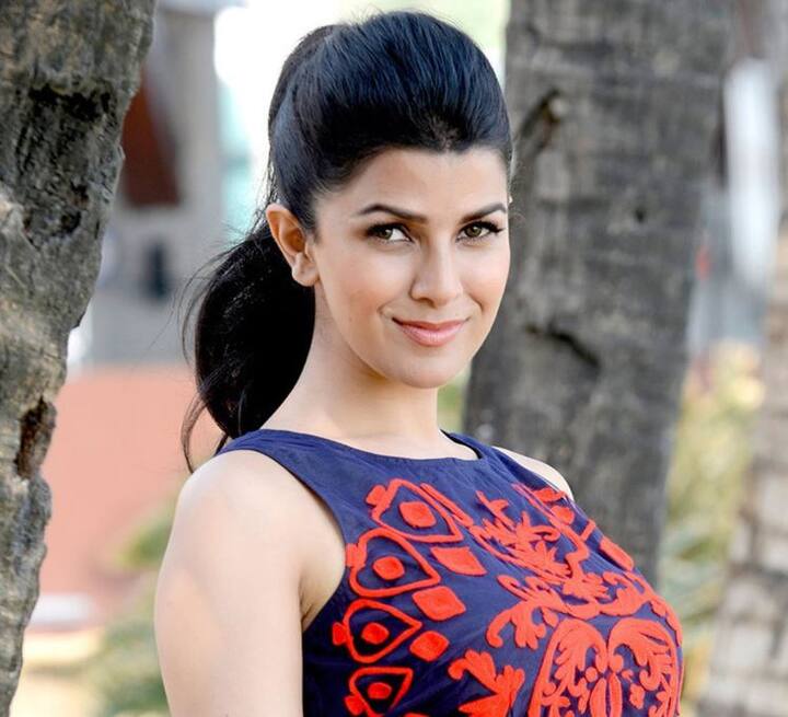 આ દરમિયાન તેણે MBA પણ કર્યું અને અનેક રિયલ એસ્ટેટ ફર્મ્સ સાથે કામ કર્યું. નિમરત કૌરને કેડબરીની એડમાં જોવામાં આવી અને આ વિજ્ઞાપન દ્વારા તેને ઓળખ મળી. આ પહેલા તે અનુરાગ કશ્યપની ફિલ્મ પેડલર્સમાં કામ કરી ચુકી હતી અને લોકોને તેનો અભિનય પસંદ પડ્યો હતો. 