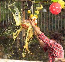 શાહરૂખે અબરામ સાથે મટકી ફોડી ઉજવી જન્માષ્ટમી, જુઓ તસવીરો