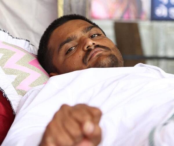 હાર્દિક પટેલના આમરણાંત ઉપવાસનો આજે 11મો દિવસ છે. હાર્દિકની તબિયત બગડતી જાય છે તેને ધ્યાનમાં રાખીને સરકારે નિર્ણય કર્યો છે કે, હાર્દિકના નિવાસ છત્રપતિ નિવાસે એક આઈસીયુ ઓન વ્હિલ 24 કલાક હાજર રહેશે.