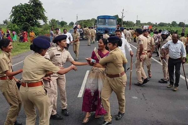 આ કારણે મા ઉમિયાના કરોડો ભક્તોની આસ્થાને ઠેસ પહોંચી છે. સરકારના પોલીસ દમનના આ કૃત્યને સંસ્થાન સખત શબ્દોમાં વખોડે છે અને ફરીથી આવું દમનકારી કૃત્ય ન થાય અને લોકોની શ્રધ્ધા-આસ્થા-ધાર્મિક લાગણીને ઠેસ ના પહોંચે તેની સરકાર નોંધ લે.