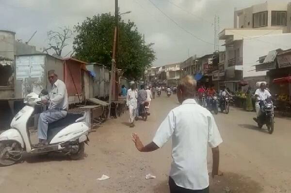 ઉંઝા નગરના ઘંઘા-રોજગાર તા. 04-09-2018 બપોરે 12.00 કલાકથી એક દિવસ માટે સંપૂર્ણ બજાર બંધ રાખી ટેકો આપવા વિનંતી કરવામાં આવી છે.