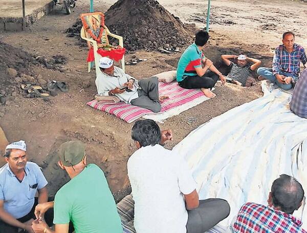 વિસાવદરનાં જૂનાગઢ રોડ પર હાર્દિક પટેલના સમર્થનમાં જાંબુડીના માજી સરપંચ લાલજીભાઈ કોટડીયા અને પાટીદાર આગેવાન અરવિંદભાઈ વાગ્યા દ્વારા બાપાની આમલી નજીક ઉપવાસી છાવણી નાંખવામાં આવી છે. 