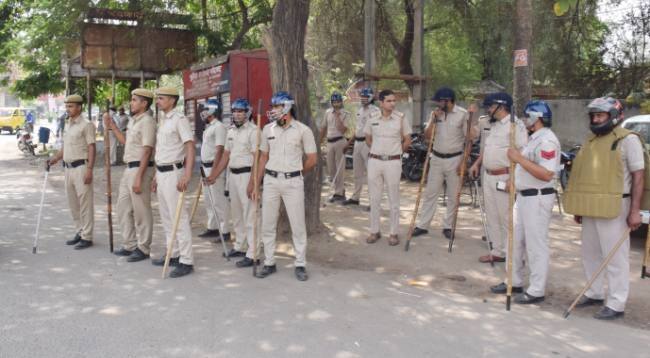 કરણી સેનાએ કાલે ગ્વાલિયરમાં રેલી કરી જેનું આયોજન વાચક દેવકી નંદન ઠાકુરને કર્યું હતું. કરણી સેનાનું ભારત બંધનું એલાન મધ્યપ્રદેશથી નીકળીને રાજસ્થાન અને છત્તીસગઢમાં બીજેપીની પરેશાની વધારી રહ્યું છે, કેમકે રાજસ્થાનમાં આ સંગઠનનો મોટો પ્રભાવ છે.