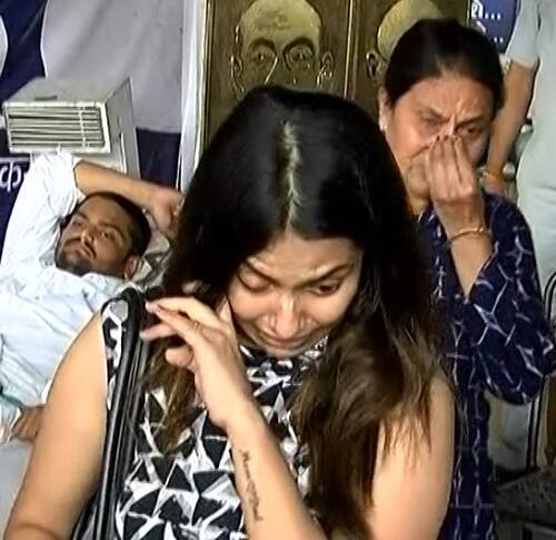 વધુમાં તેણે જણાવ્યું હતું કે, આ એક લડાઈ છે કોઈ પણ પાર્ટીએ પોલિટિકલ સ્ટંટ ના બનાવવો જોઈએ. આ ખાલી એક ડિમાન્ડ છે. આજે કોઈ પણ સરકાર હોય જેમ કે આજે ભાજપ છે કાલે કોંગ્રેસ હશે તો એવું ન સમજવું જોઈએ કે વિરોધ કરી રહ્યા છીએ આ તો ખાલી એક ડિમાન્ડ છે. આ મુદ્દાને પોલિટિકલ વ્યુમાં ન લઈ જાઓ. 