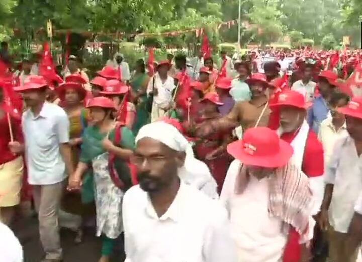 ખેડૂત અને મજૂરોની આ મહારેલી પહેલા સીટૂ અને અખિલ ભારતયી કિસાન સભા તરફથી પોતાની માંગોનું ચાર્ટર સામે મુકવામાં આવ્યું છે. જેમાં બીજેપી શાસિત કેન્દ્ર સરકાર પર સાંપ્રદાયિક અને ખેડૂત-મજૂર વિરોધી હોવાનો આરોપ લગાવતા સામાન્ય લોકોને પણ જોડાવવા અપીલ કરવામાં આવી છે. 