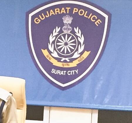 પરણિતાના પિતા વિરેન્દ્ર મુનીલાલ ગુપ્તાએ જમાઈ સતીષ વિરુદ્ધ પાંડેસરા પોલીસ સ્ટેશનમાં ફરિયાદ નોંધાવી છે કે પતિ સતીષે બળજબરીપૂર્વક સુસાઈડ નોટ લખાવી છે, હકીકતમાં પતિ સતિષ મારી દીકરી પાસે દહેજ પેટે રૂપિયા 15 લાખની માંગણી કરી રહ્યો હતો. આ પહેલા પણ 10 ઓગસ્ટના રોજ પણ મારી દીકરીને માર મારીને લખાણ કરાવ્યું હતું. 