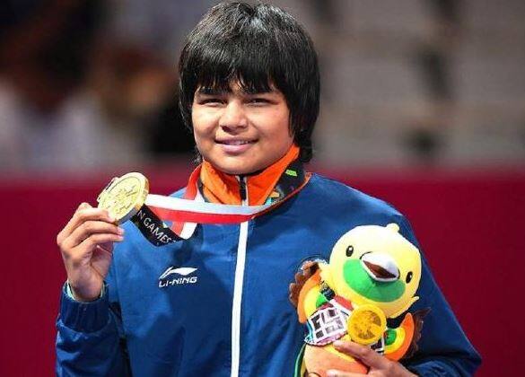 દિવ્યાએ કહ્યું કે, તેમના કોચે નોકરી છોડીને ખુદના પૈસાથી મારા માટે બદામનો પ્રબંધ કર્યો. ખેલાડીઓ મેડલ જીતે તે બાદ તેમના સન્માનનો શું ફાયદો. જો પહેલાં સુવિધા આપવામાં આવી હોત તો ગોલ્ડ જીતીને લાવત.