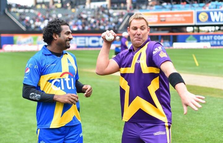 સ્પિનર્સ તરીકે શેન વોર્ન અને મુરલી ધરન તથા ફાસ્ટ બોલરમાં ઓસ્ટ્રેલિયાના ગ્લેન મેકગ્રા તથા ઇંગ્લેન્ડના તેના સાથી ક્રિકેટર જેમ્સ એન્ડરસનની પસંદગી કરી છે. 