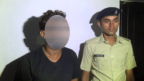 આ અંગેની વિગતો એવી છે કે, ભુજની 14 વર્ષીય સગીરાને બ્લડ કેન્સર છે. આ દીકરી પર તેના પિતાએ જ નજર બગાડી હતી અને છેલ્લા ત્રણ વર્ષથી દીકરી સાથે જાતિય સતામણી કરતો હતો. જોકે, અત્યાર સુધી પિતાની કરતૂત સહન કરતી દીકરીએ માતાને વાત કરતાં પિતાની હરકતો સામે આવી છે. 