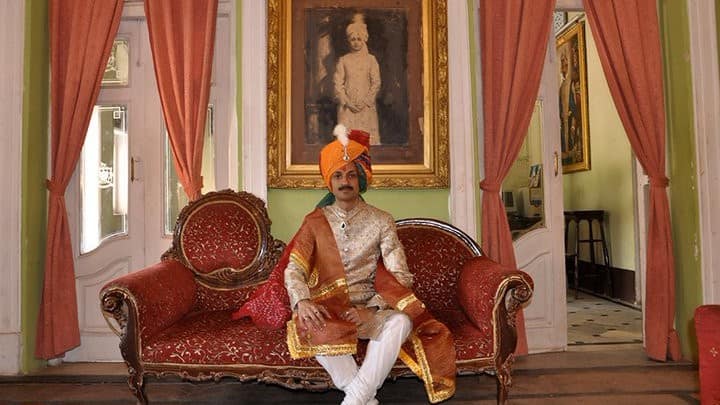  એક ઈન્ટરવ્યૂમં પ્રિન્સ માનવેન્દ્રિસંહે કહ્યું હતું કે ભારતમાં સાર્વજનિક રીતે જાહેરમાં આવવું અઘરું છે. સમાજ માતા પિતાને આ વાત સ્વીકાર જ નથી દેતી. માતા પિતા વિપરીત લિંગના વ્યક્તિ સાથે લગ્ન કરવા મજબૂર કરી દે છે. એવામાં આવા લોકો પરિવારના ડરના કારણે લગ્નના બંધનમાં બધાઈ જાય છે.