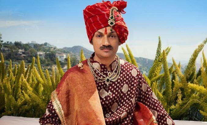  ઉલ્લેખનીય છે કે, ભારતનાં એક માત્ર ગે રાજવી પ્રિન્સ માનવેન્દ્ર સિંહ ગોહિલે LGBT લોકો માટે ખાસ ઉદહારણ પુરુ પાડ્યું હતુ. તેમણે LGBT લોકો માટે તેમના મહેલનાં દરવાજા ખોલી દીધા છે. જે લોકો તેમની સેક્સ્યુઆલિટીને કારણે જાહેરમાં ન બોલી શકતા હોય કે, સમાજ દ્વારા તિરસ્કારનો ભોગ બનતા હોય તેવા લોકોની મદદમાં તેઓ આવ્યાં છે. પોતાની પ્રસિદ્ધિ અને મહત્તાનો ઉપયોગ એવા દેશમાં ગે સમુદાયને સુરક્ષિત સેક્સ તથા તેના અધિકારો વિશે શિક્ષિત કરવાનો જવાબારી ઉપાડી છે, જે લોકો તેમની સેક્સ્યુઆલિટીને લઇને જાહેરમાં ના બોલી શકતા હોય કે, સમાજ દ્વારા તિરસ્કારનો ભોગ બનતા હોય તેવા લોકોની મદદમાં તેઓ આવ્યાં છે.