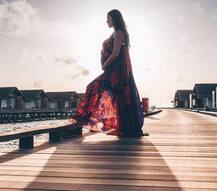 પ્રી પ્રેગ્નેન્સી ફોટોશૂટમાં ગોર્જિયસ લાગી આ હોટ એક્ટ્રેસ, જુઓ Pics