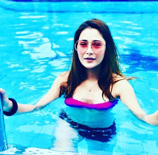 બિગ બોસ એક્સ-કોન્ટેસ્ટેન્ટ સારા ખાન આ પહેલા પણ ચર્ચામાં આવી હતી. થોડા દિવસ પહેલાજ સારા ખાનનો બાથટબ વાળો વિડિયો વાયરલ થયો હતો.