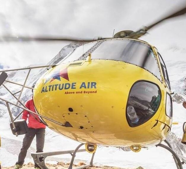 હેલિકોપ્ટરે ગોરખા જિલ્લાથી કાઠમાંડુ જવા માટે ઉડાન ભરી હતી પરંતુ ગણતરીની મિનિટોમાં જ સંપર્ક તૂટી ગયો હતો. એલ્ટીટ્યૂડ એર પ્રાઇવેટ લિમિટેડના મેનેજિંગ ડાયરેક્ટર નીમા નુરુ શેરપાએ જણાવ્યું કે મૃતકોમાં એક જાપાની પર્યટક અને પાંચ નેપાળી નાગરિકો સામેલ છે. નેપાળ સિવિલ એવિએશન ઓથોરિટીએ પણ હેલિકોપ્ટર દુર્ઘટનાગ્રસ્ત થયું હોવાની વાતને સમર્થન આપ્યું છે.