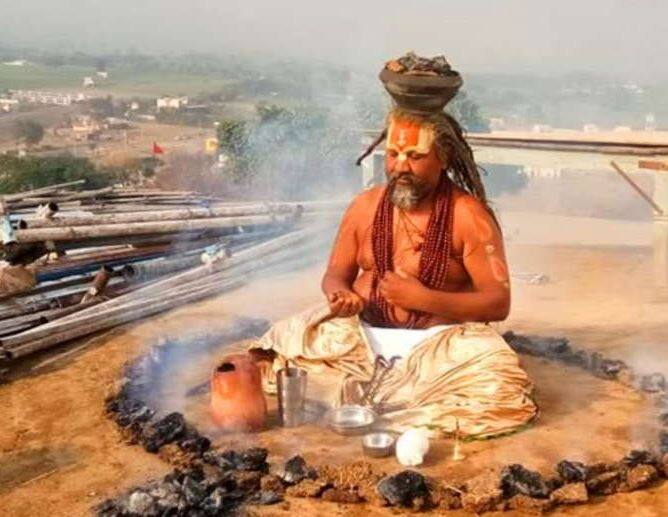 પોતાના અનુયાયીઓમાં કમ્પ્યૂટર બાબાના નામથી જાણીતા સ્વામી નામદેવ ત્યાગીએ જણાવ્યું કે, હું ચૂંટણી લડવા માટે ઈચ્છુક છું. હું બીજેપી પર ટિકિટ માટે દબાણ નહીં બનાવું. જો મુખ્યમંત્રી મને વિધાનસભા ચૂંટણી લડવાનું કહેશે તો હું તૈયાર છું. બાબાના નજીકના સૂત્રોના જણાવ્યા મુજબ તેઓ ઈન્દોરથી ચૂંટણી લડવાની કોશિશ કર રહ્યા છે.