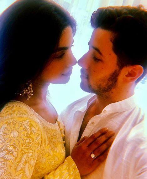  શોમાં તેણે એમ પણ કહ્યું કે તે અમે બંને વિવિધ જગ્યાએ મોટા થયા હોવાથી અમારા માટે આ બહુ કિંમતી સમય છે. સગાઈના થોડા સપ્તાહ પહેલા મીડિયાએ તેમને પ્રિયંકા સાથે રોમાન્સ કરતા હોવાનો પ્રશ્ન પૂછ્યો હતો. જેના જવાબમાં નિકે કહ્યું હતું કે, તે અને પ્રિયંકા માત્ર મિત્રો છે. જે અંગે તેણે કહ્યું કે, મીડિયા ઈન્ટરવ્યૂમાં અંગત પ્રશ્નો પૂછતું હોય છે. અમારે પણ કેટલીક ગોપનીયતા હોય છે. હવે અમે સગાઇ કરી લીધી છે.