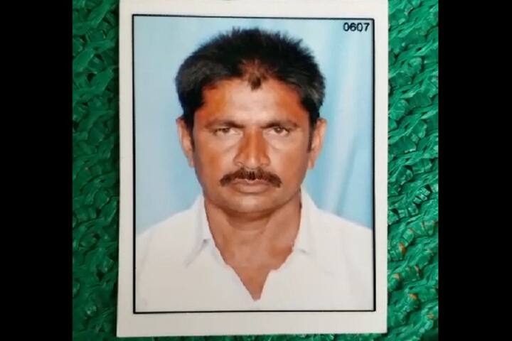 અમરેલીઃ રાજ્યમાં વધુ એક ખેડૂતે આપઘાત કરી હોવાનો મામલો સામે આવ્યો છે. અમરેલીના ચાંદગઢ ગામે ખેડૂત ઉપર લેણું વધી જતાં ચાર દિવસ પહેલા ઝેરી દવા ગટગટાવીને આત્મહત્યા કરી હતી. ખેડૂતે આત્મહત્યા કરતા તેની પત્નીએ વિરહમાં ઝેરી પી લેતા ગંભીર હાલતમાં સારવારમાં ખસેડાઇ છે. આત્મહત્યા કરતા વિપક્ષના નેતા પરેશ ધાનાણી ચાંદગઢ સાંત્વના પાઠવવા પહોંચ્યા હતા.